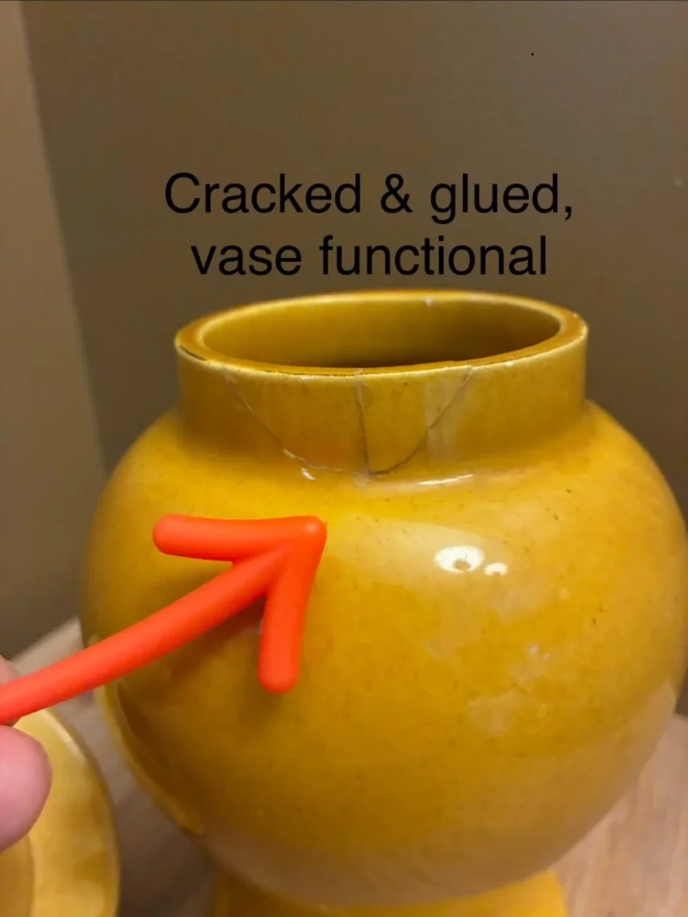 Haeger Pottery, 2 Ginger Jars, 6-inches, Mustard, Ecru, stamped, crack, Urn,vase